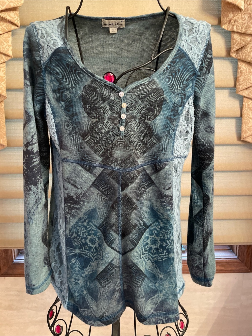 Live and Let Live Women Blue Geometric Print Lace Panel Henley Top Size Small